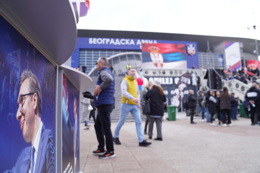 Veličanstveni skup u Beogradskoj areni; Veliki broj ljudi, narod došao da pruži podršku Vučiću FOTO