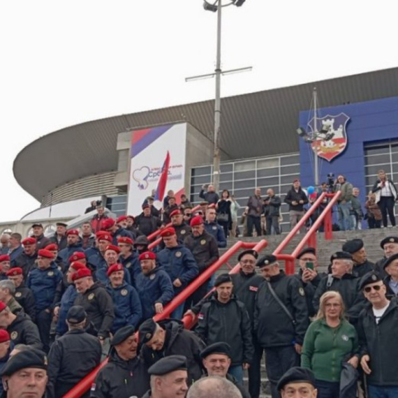 Uvek uz Srbiju; Veterani ispred Arene na mitingu SNS