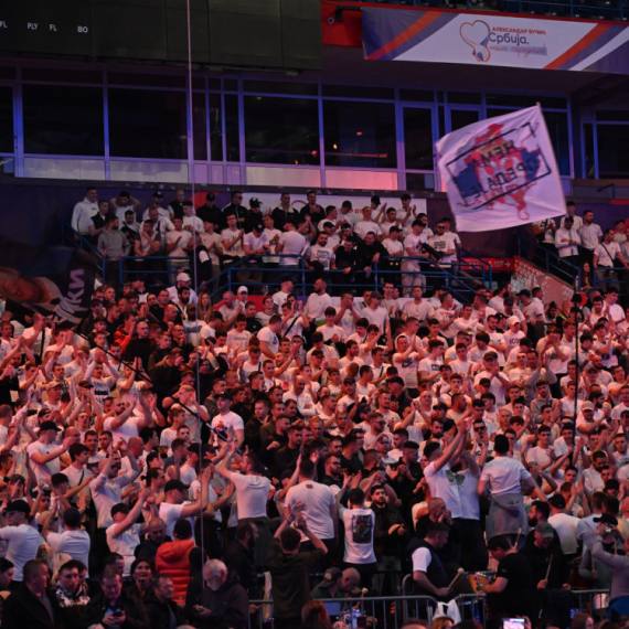 Oglasio se MUP; Evo koliko ljudi se nalazi u "Beogradskoj areni", a koliko ispred