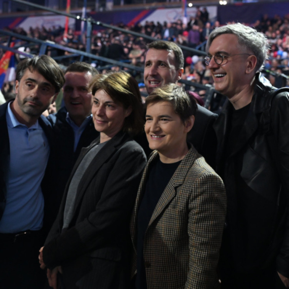 Ana Brnabić u Areni: Blokaderi traže podršku od stranaca, a mi od ovih ljudi