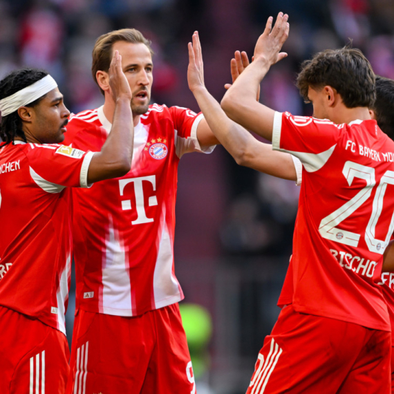 Bajern se igra fudbala; Spektakl u derbiju Rajne i goleada u Hajdenhajmu