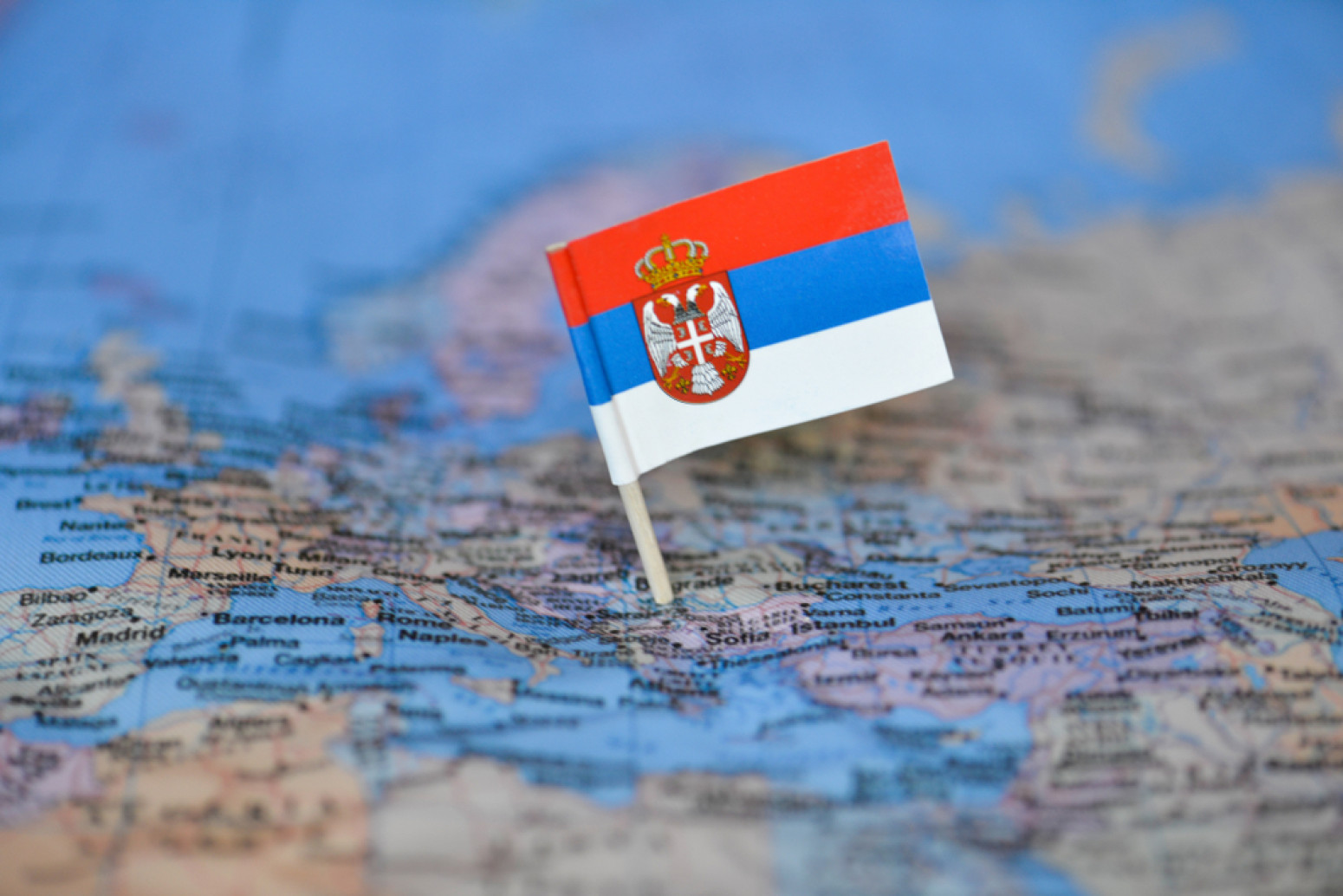Mapa pokazuje da mladi u Srbiji kasno napuštaju dom; Žena u crnom ponovo u Vojvodini