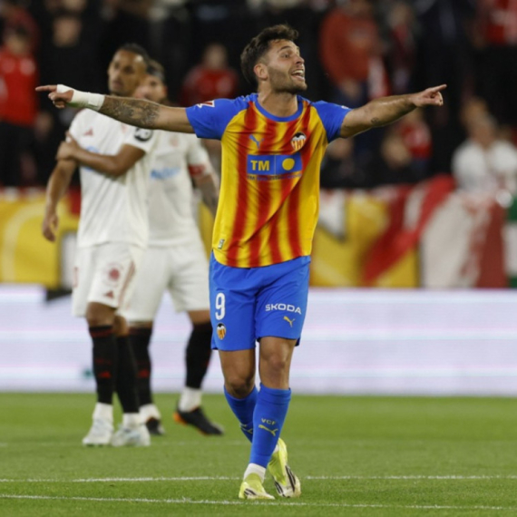 Valensija osvojila "Pishuan" – zvižduci i brige za Sevilju