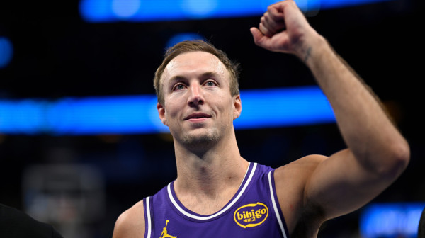 Deveta uzastopna pobeda Lejkersa – trojkom sa zvukom sirene VIDEO