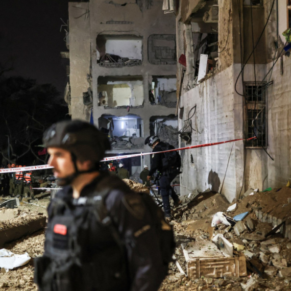 Ispaljeno 80 raketa – stotine hiljada ljudi beže u skloništa VIDEO