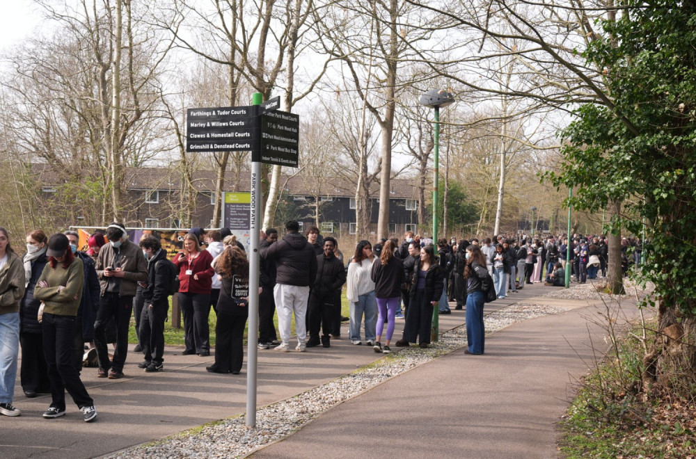 Analizirana bakterija koja je izazvala epidemiju meningitisa: Stotine ljudi u redovima za vakcine u Britaniji
