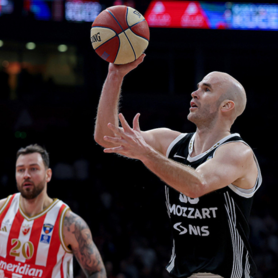 Partizan vodi na poluvremenu – Zvezda ispustila prednost