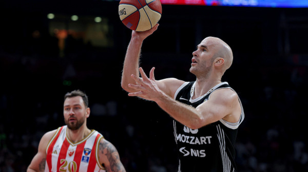 Partizan vodi na poluvremenu – Zvezda ispustila prednost