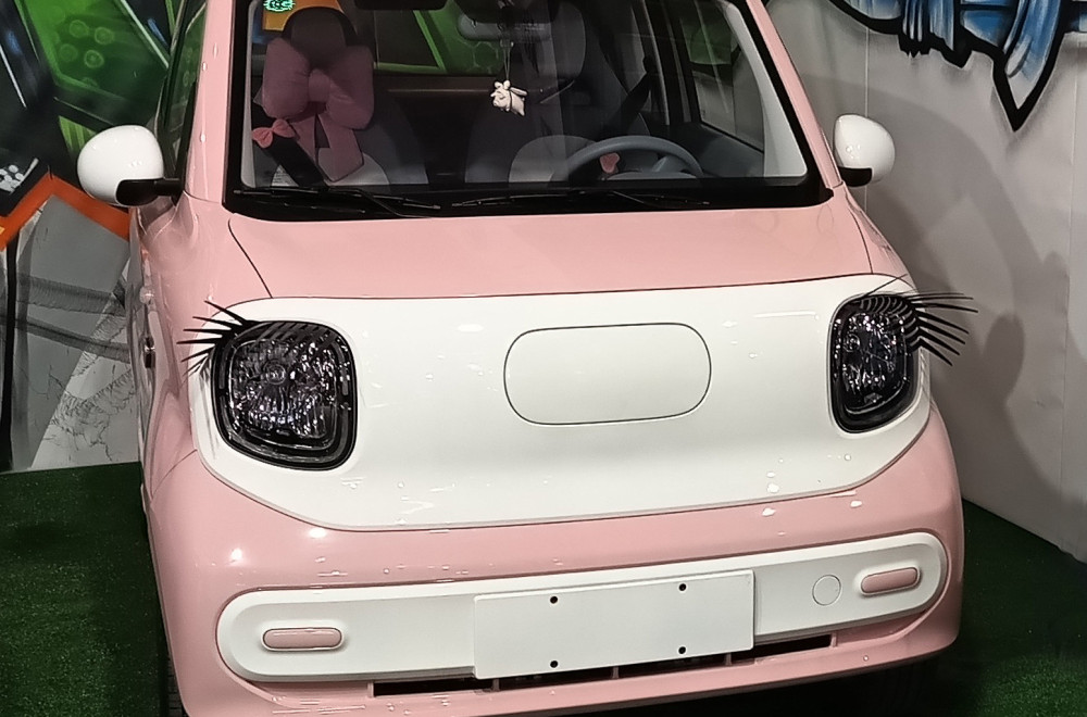 Od 9.800 do 375.000 evra: Ovo su najjeftiniji i najskuplji modeli na sajmu automobila FOTO