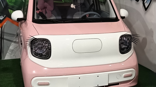 Od 9.800 do 375.000 evra: Ovo su najjeftiniji i najskuplji modeli na sajmu automobila FOTO