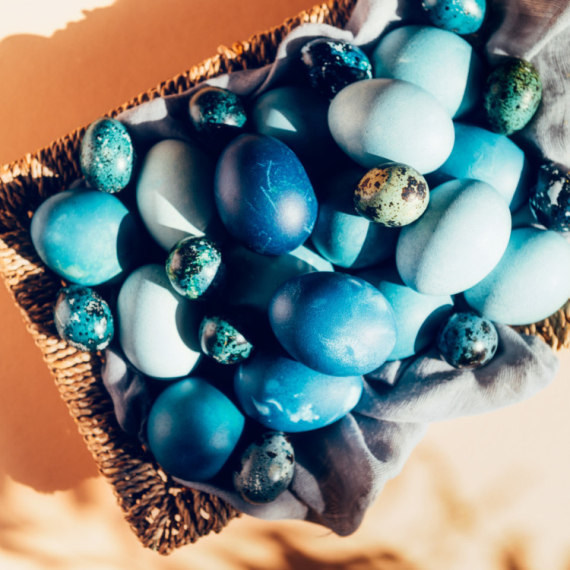 Hit ovog Uskrsa: Ofarbajte jaja koja izgledaju kao dragulji – potpuno prirodno