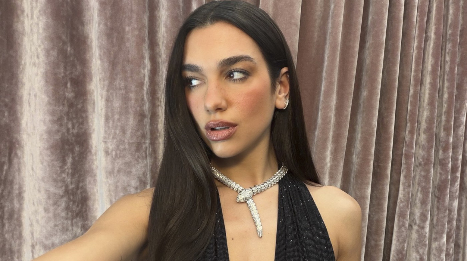 Promenila je tri izdanja za veče i svi se pitaju – može li seksepilnije od ovoga? FOTO/VIDEO