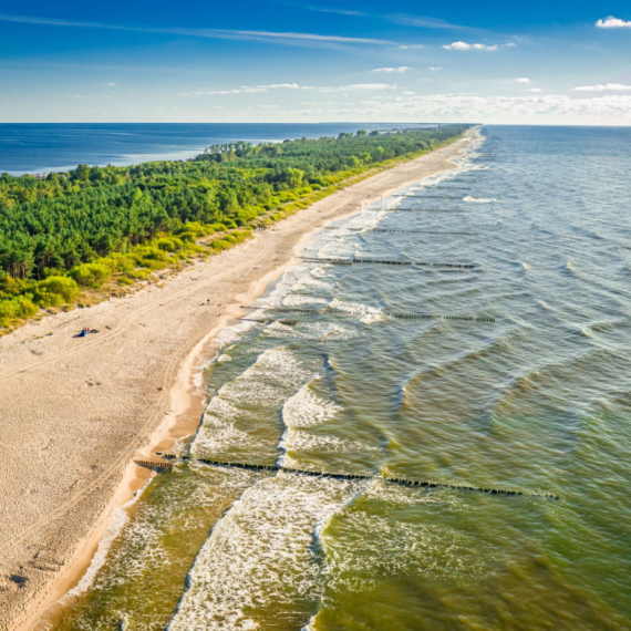 Turiste zaintrigirala pojava na Baltičkom moru; Nazvali je novom "teritorijom" VIDEO