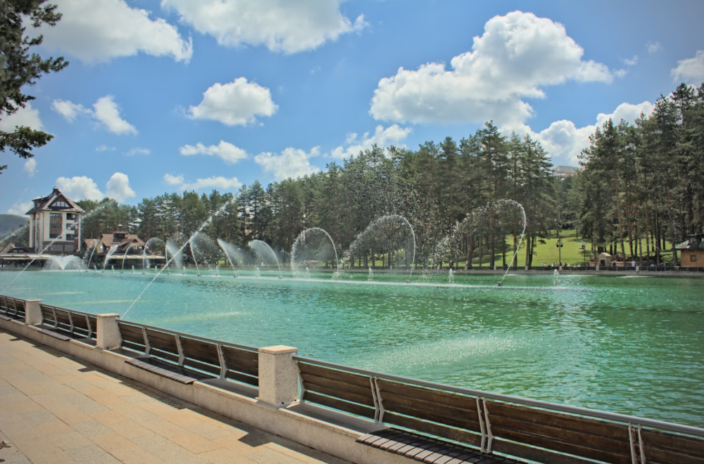 "Presušilo" jezero na Zlatiboru: Svi se pitaju šta se dešava VIDEO