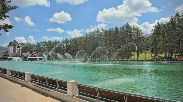 "Presušilo" jezero na Zlatiboru: Svi se pitaju šta se dešava VIDEO