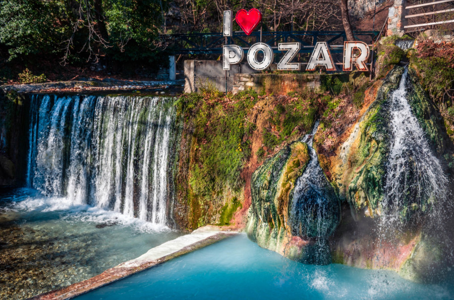 Ova banja izgleda kao iz filma, a možete uživati u vodi do 2 ujutru: Evo gde se nalazi raj za 3 evra VIDEO