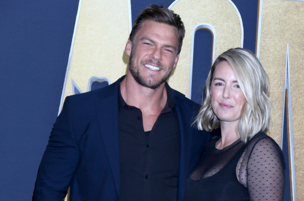 Zvezda hit serije pred decom pretukla komšiju: Kamere sve zabeležile VIDEO