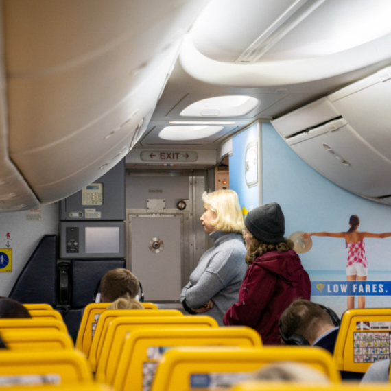 Tajna u avionu: Putnica otkrila skriveni odeljak, mnoge iznenadilo šta je unutra FOTO