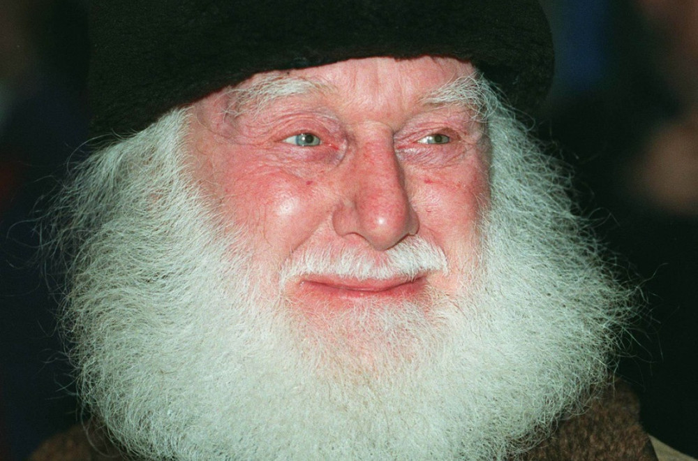 Oštećen grob zvezde Mućki: Fanovi besni na vandale