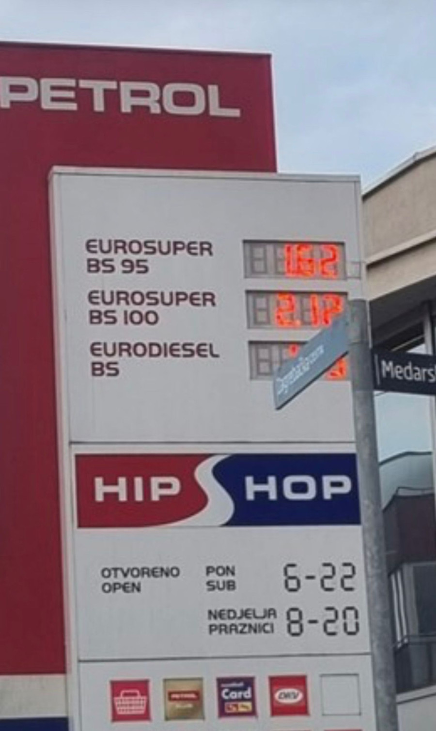 Hrvati u panici: Nose kantice na pumpe, gorivo skuplje, ima nestašica...