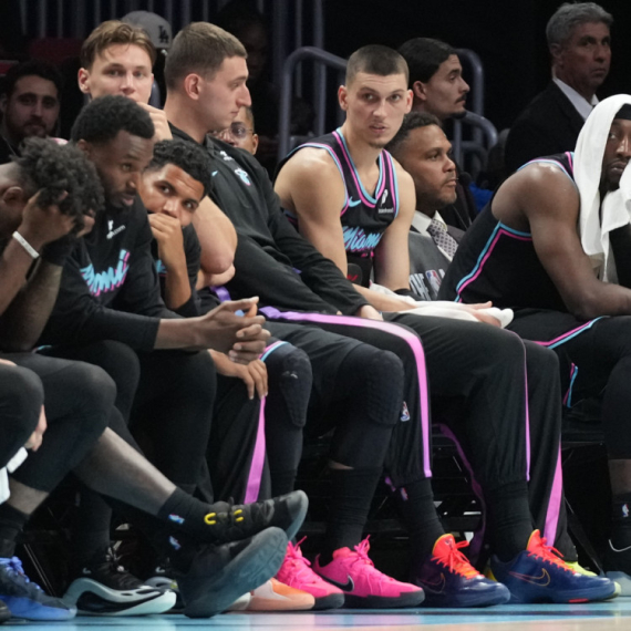 Adebajo besan, svađao se sa trenerom: "Ne želim u je**ni plej-in" VIDEO