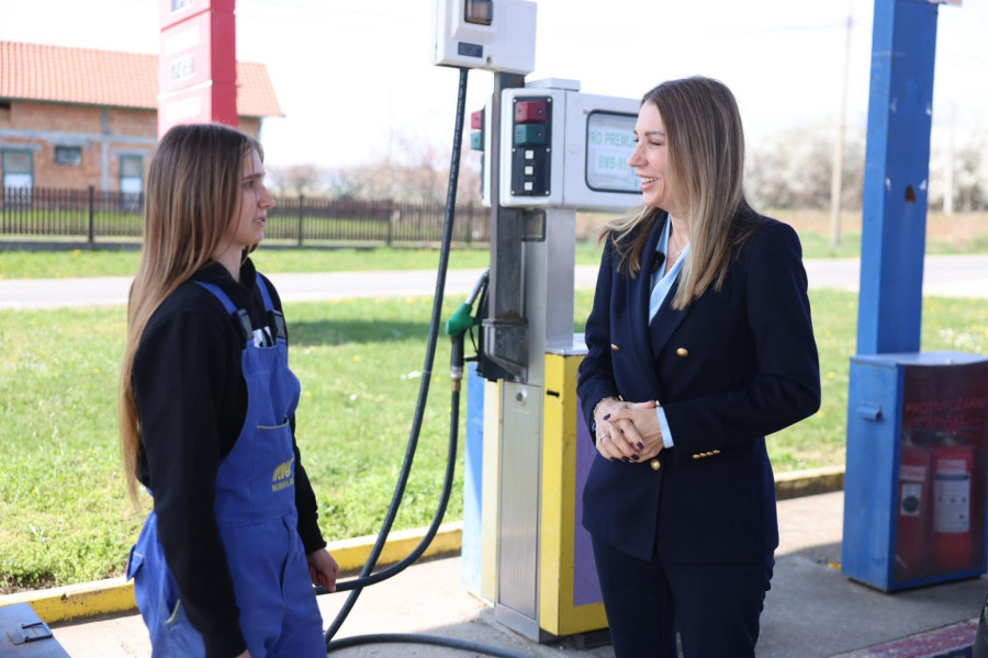 Snabdevenost na pumpama u Srbiji redovna, ne stvaraju se redovi; Đedović: Država zaštitila tržište i građane