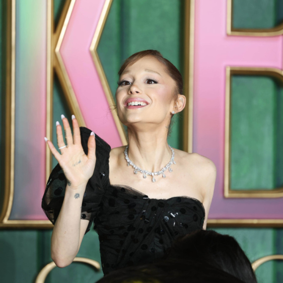 Arijana Grande otkrila otkud joj šest prstiju na jednoj ruci: "Bože, kako uzbudljivo" FOTO