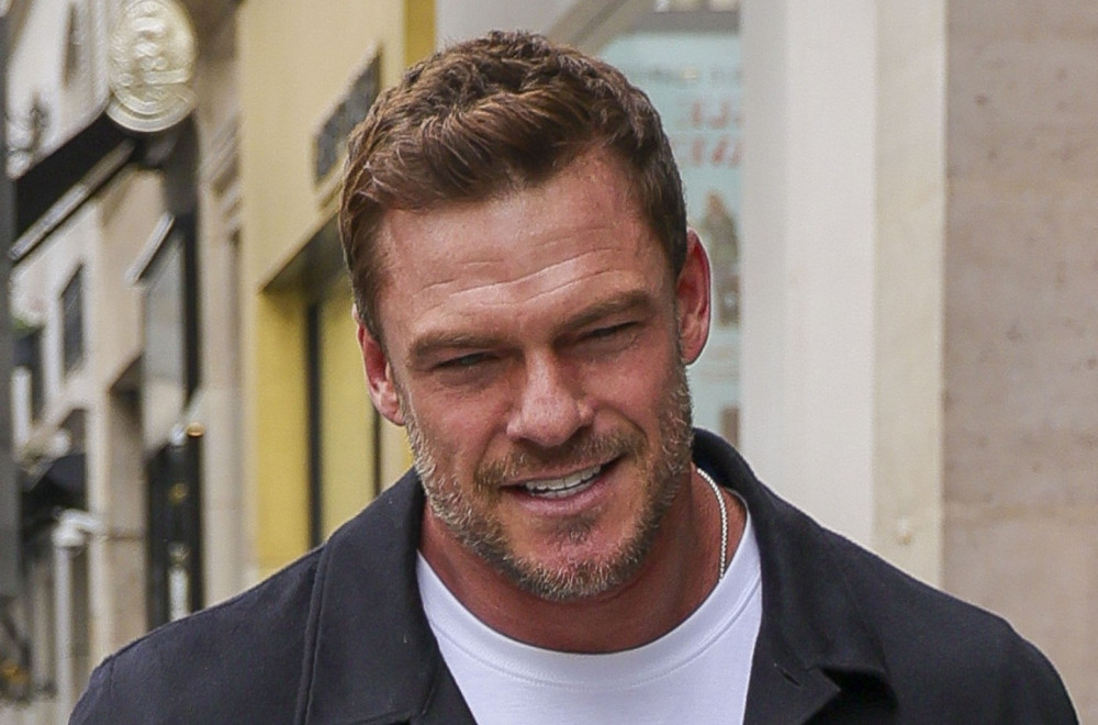 Oglasio se Alan Ričson nakon što je pretukao komšiju: Zagonetnim citatom zbunio mnoge FOTO