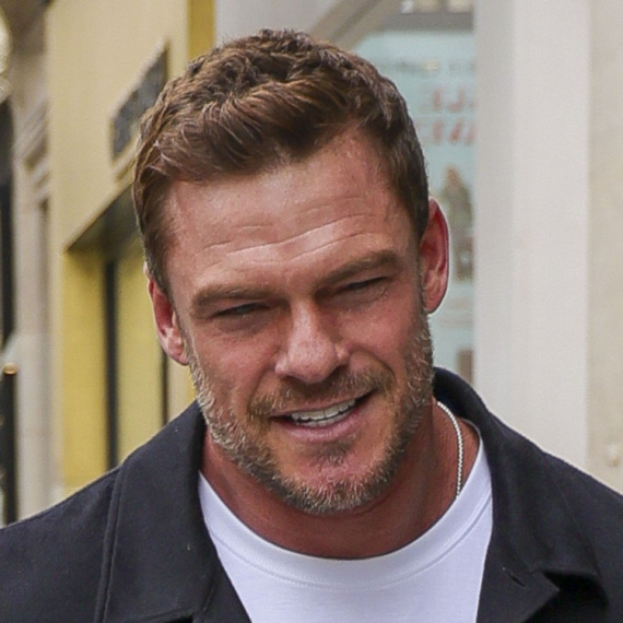 Oglasio se Alan Ričson nakon što je pretukao komšiju: Zagonetnim citatom zbunio mnoge FOTO