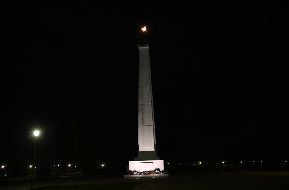 Upaljena "Večna vatra" na Ušću povodom obeležavanja godišnjice NATO bombardovanja