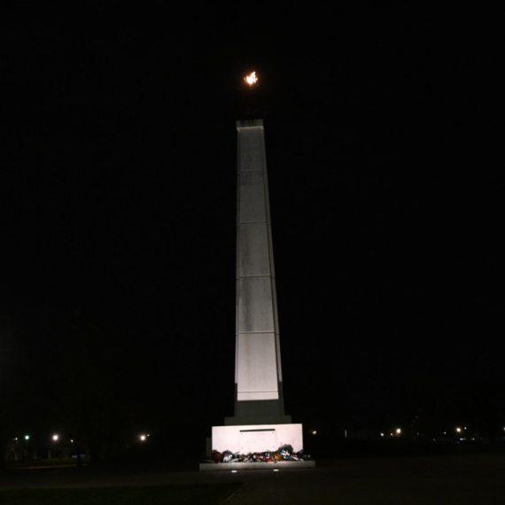 Upaljena "Večna vatra" na Ušću povodom obeležavanja godišnjice NATO bombardovanja