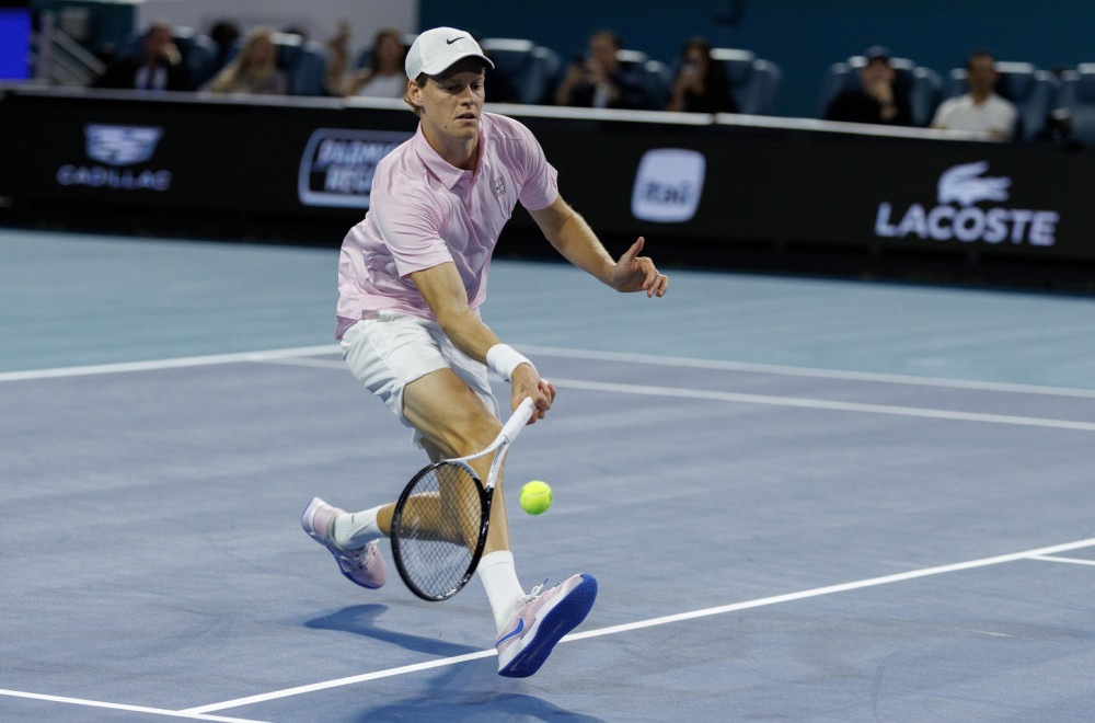 Slučajno? Siner napucao rivala na mreži i prošao dalje VIDEO