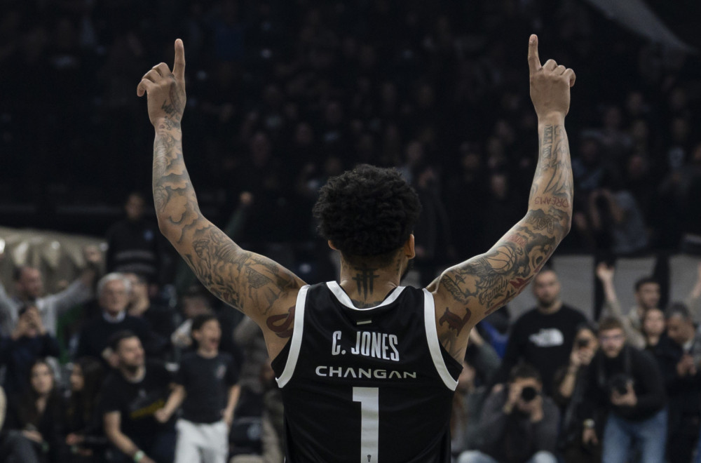 Džons sa penala srušio Asvel i nastavio Partizanov niz; Ružna pobeda, Penjaroja srećan