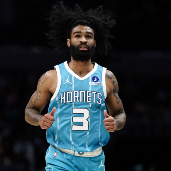 Šarlot trojkama "izudarao" Sakramento VIDEO