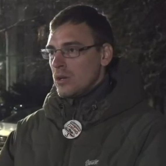 "Joj izvinite, stao mi mozak"; Zar ovaj "nobelovac" da vodi opštinu? VIDEO