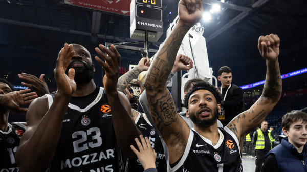 Karlik otklonio sve dileme: "Volim da budem ovde"