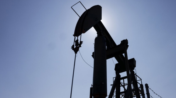 Zatvaranje Ormuskog moreuza podiglo cene: Rekordne premije na američku naftu