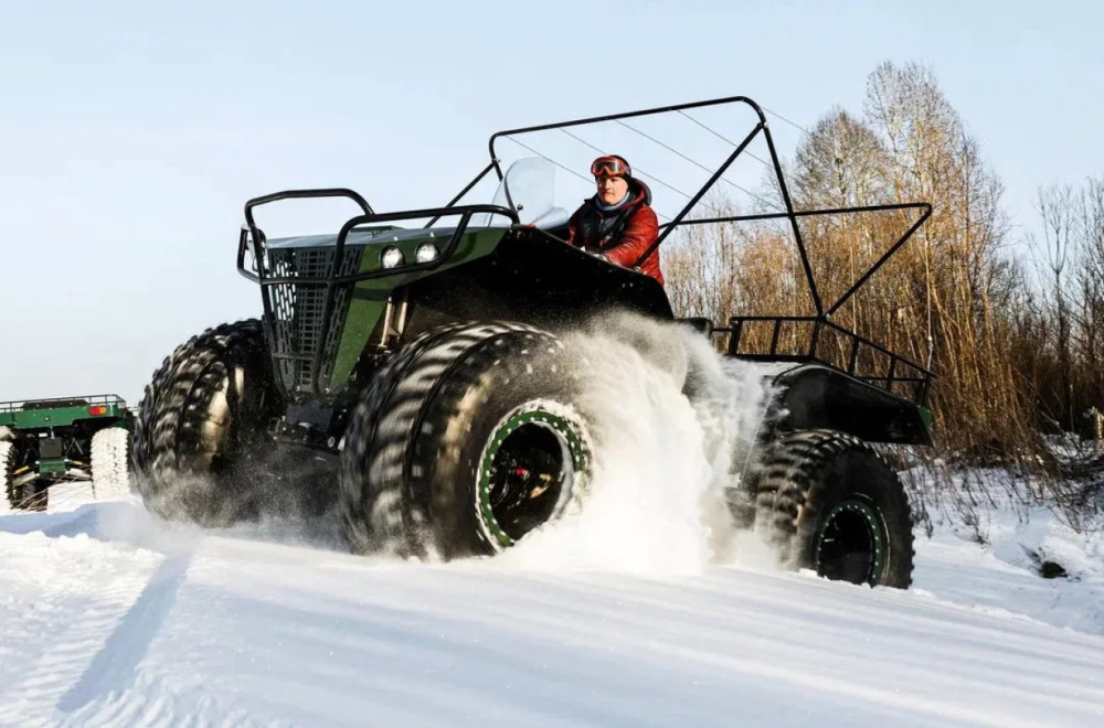 Naravno da ovaj džinovski terenac dolazi iz Rusije FOTO