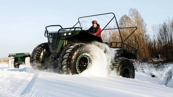 Naravno da ovaj džinovski terenac dolazi iz Rusije FOTO