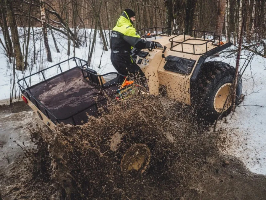 Naravno da ovaj džinovski terenac dolazi iz Rusije FOTO