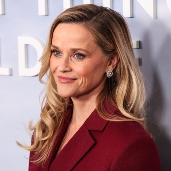 Mini haljina za 50. rođendan: "Pravna plavuša" ne stari FOTO