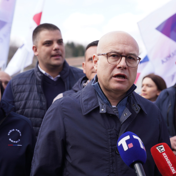 Vučević u Azanji: "Ne sme biti podela na mlade i stare, penzionerima dugujemo veliku zahvalnost"