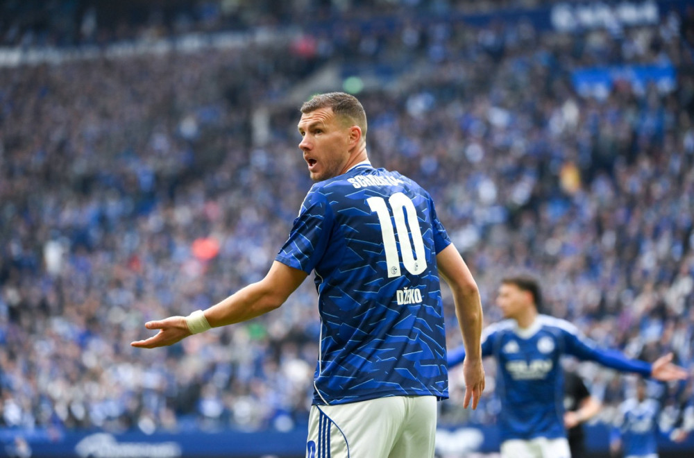 Džeko kači kopačke o klin – uz jedan uslov