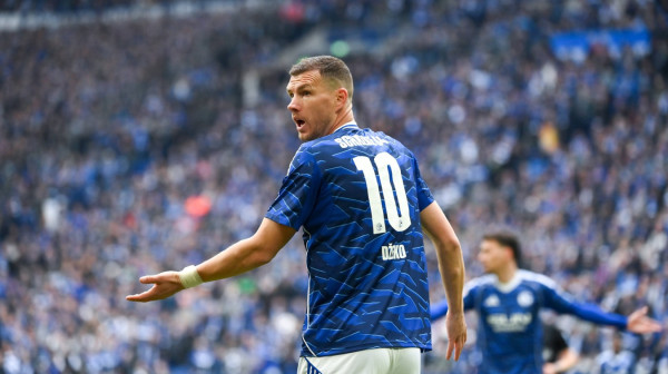 Džeko kači kopačke o klin – uz jedan uslov