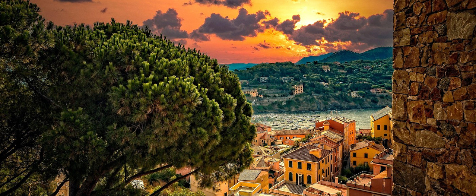 Turisti odlepili za italijanskim "gradom sa dva mora": Skriveni dragulj oduzima dah VIDEO