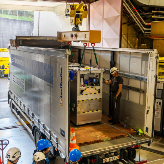 Podvig naučnika u CERN-u: Kamionom prevoze antimateriju FOTO