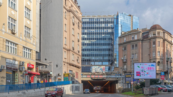 Ogromna gužva: Lančani sudar u Terazijskom tunelu, osoba povređena FOTO