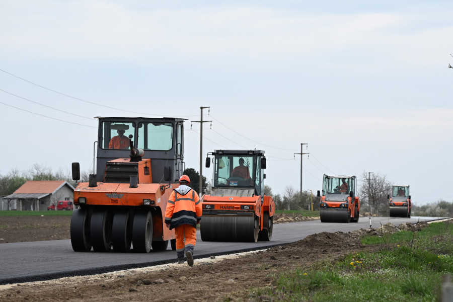 Vučić obišao radove na revitalizaciji puta Kula-Lipar: Košta više od 2,5 miliona evra VIDEO