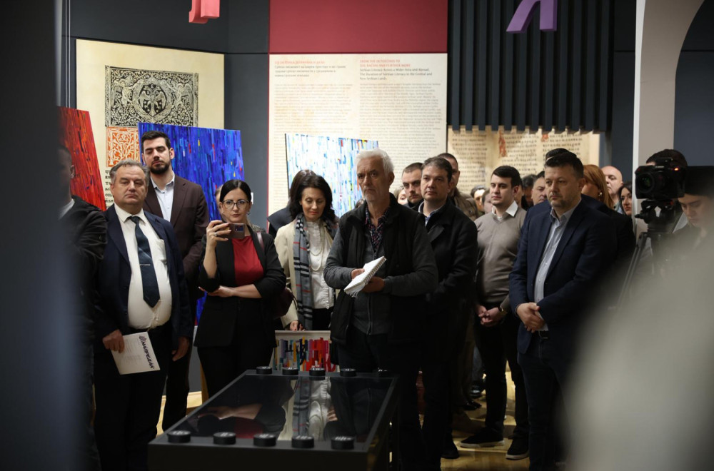 Održana izložba u čast ćirilice: Ćirilica kao umetnost i nasleđe FOTO