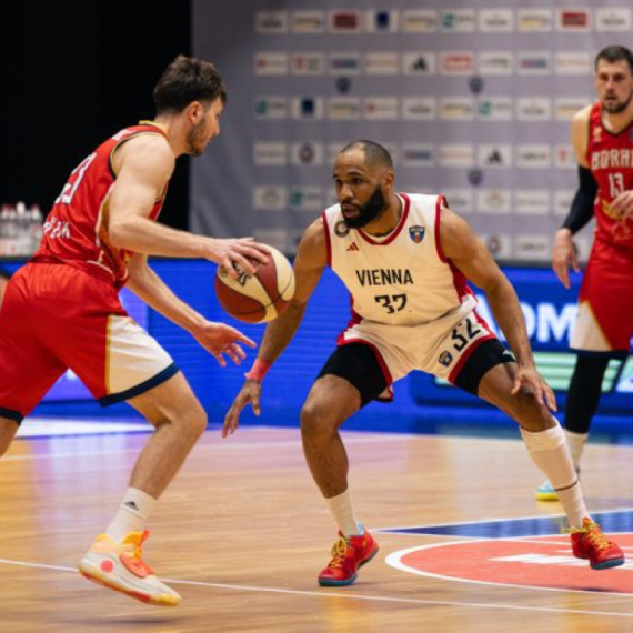 Borac nadoknadio -17, pa pao u Beču